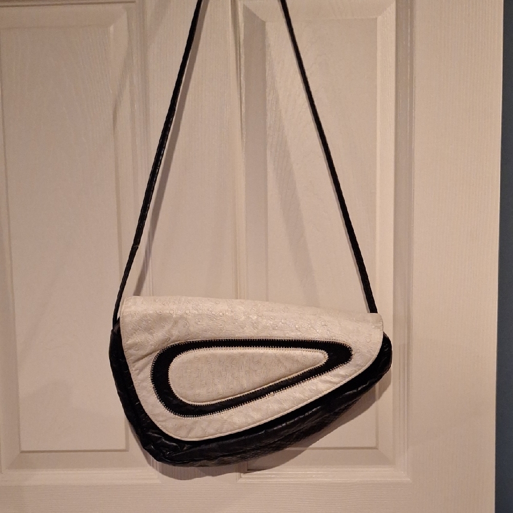 Vintage AM Handbags Black White Colorblock Shoulder Bag